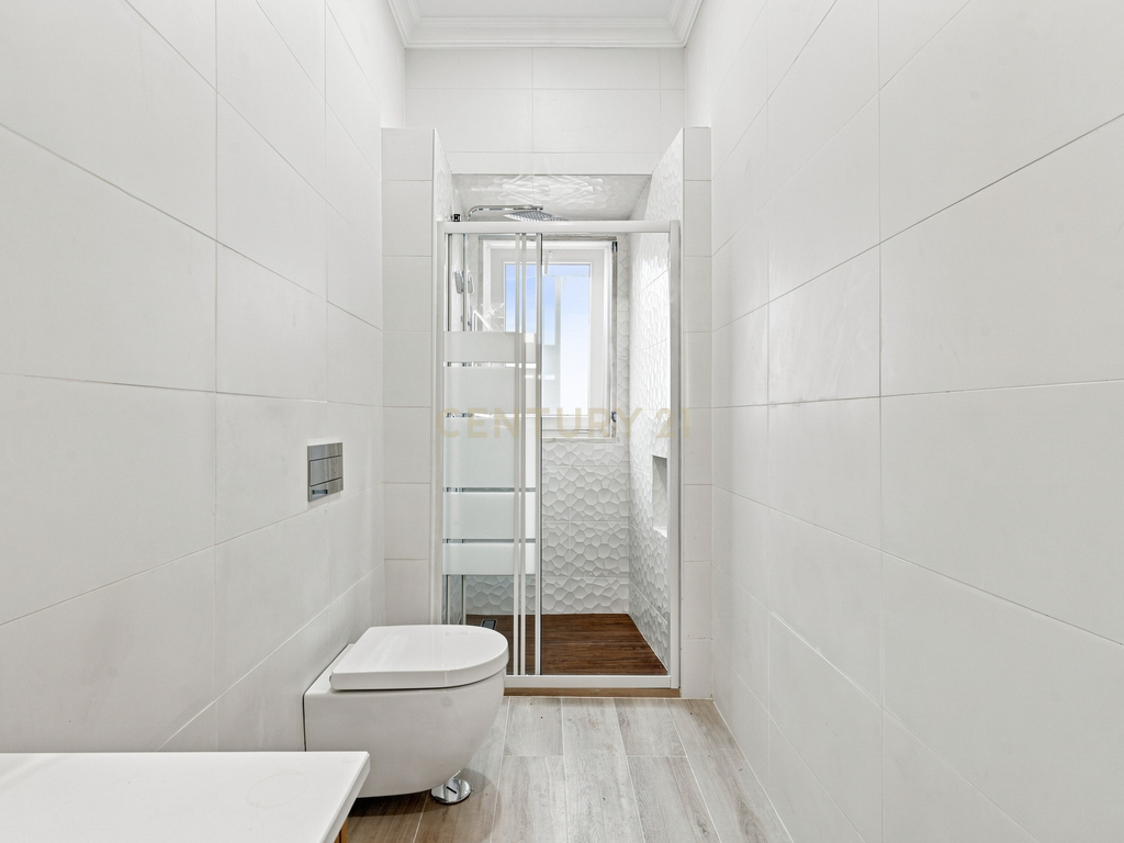 Exclusivo na Penha de França | T3 Totalmente Remodelado com Elevador, Cozinha Equipada e Logradouro Privativo de 41 m² - Image 4