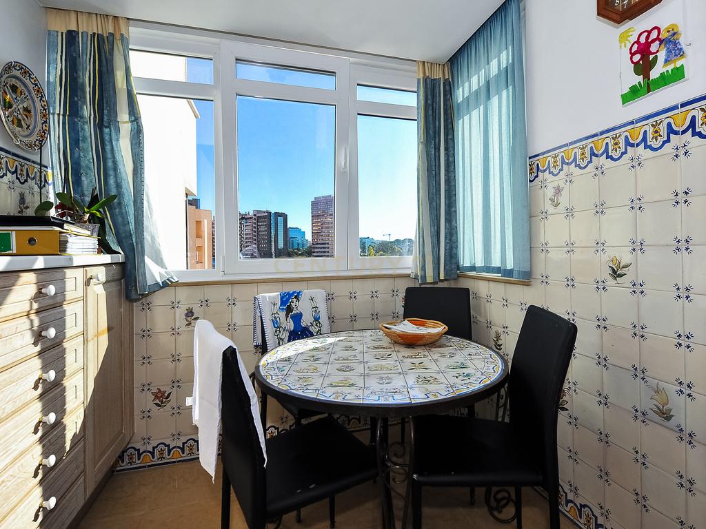 Espaçoso apartamento T4 em Condomínio Fechado, segurança 24h, na zona das Laranjeiras, na Calçada Palma de Baixo, perto das universidades - Image 19