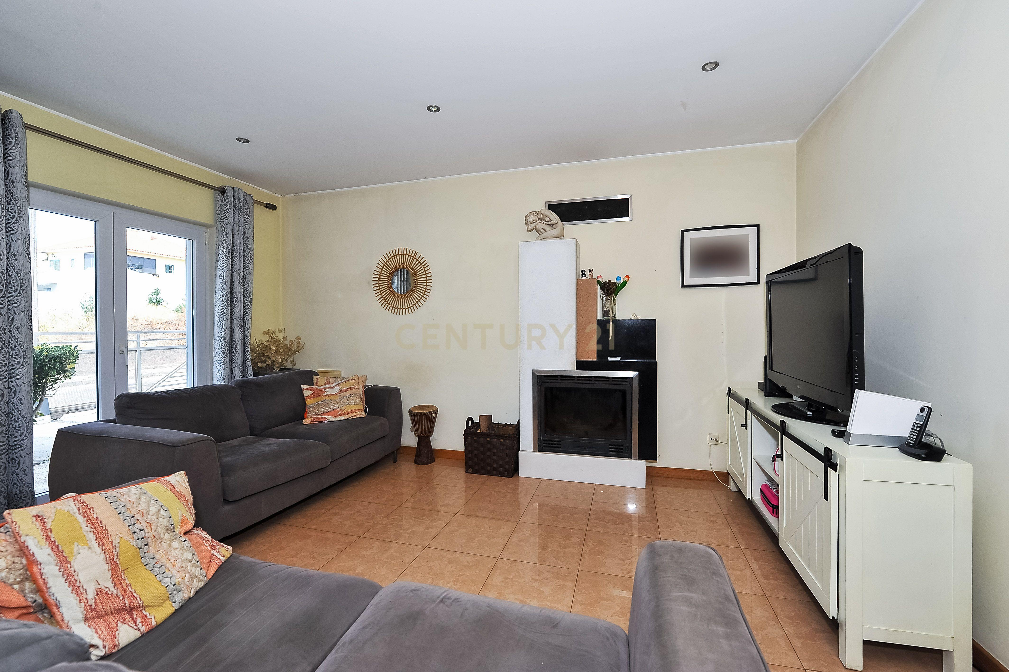 Moradia Isolada T4 Piscina e Cave - Image 14