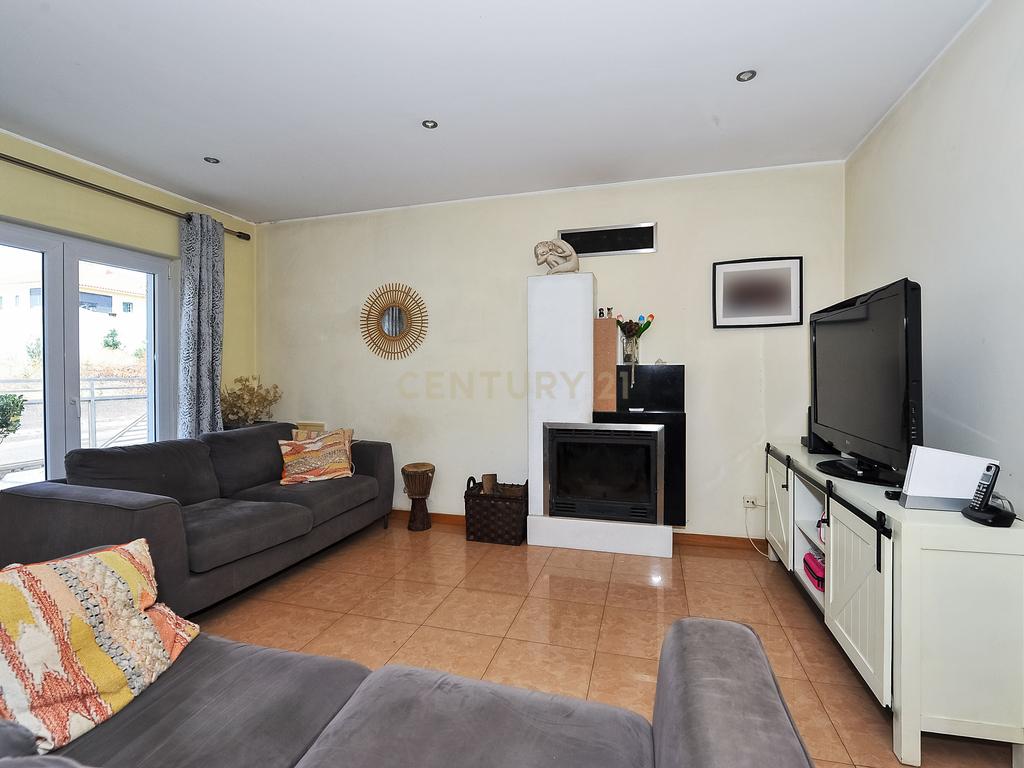 Moradia Isolada T4 Piscina e Cave - Image 14