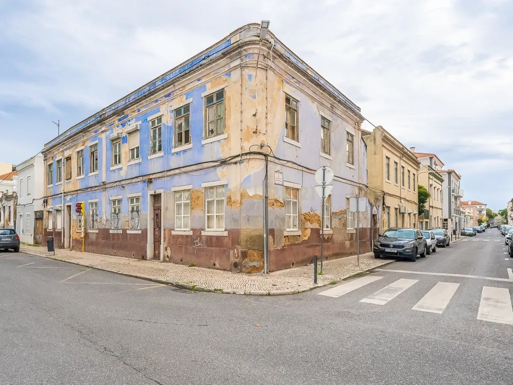 Edifício para Reabilitação Total no Bairro Salgado, Setúbal Bonfim composto por 8 apartamentos - Image 54