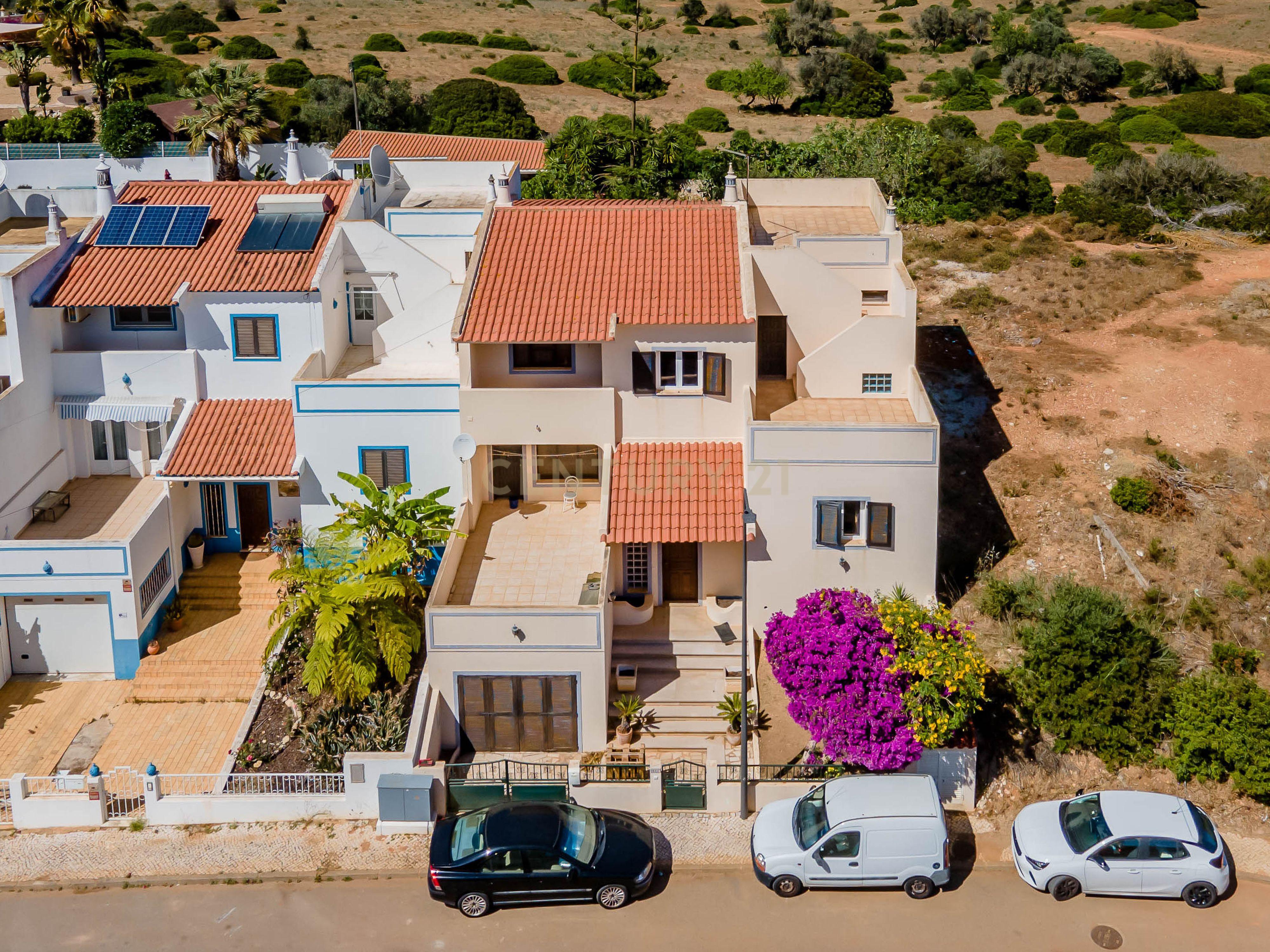 Espaçosa Moradia T3 + 2 com Garagem Localizada na Bela Vista perto de Ferragudo(TEMPORÁRIAMENTE INDISPONÍVEL PARA VISITAS) - Image 30