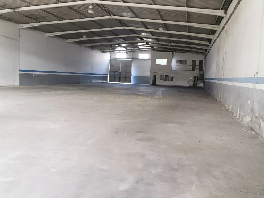 Armazém para venda no Carregado, com rendimento - Image 7