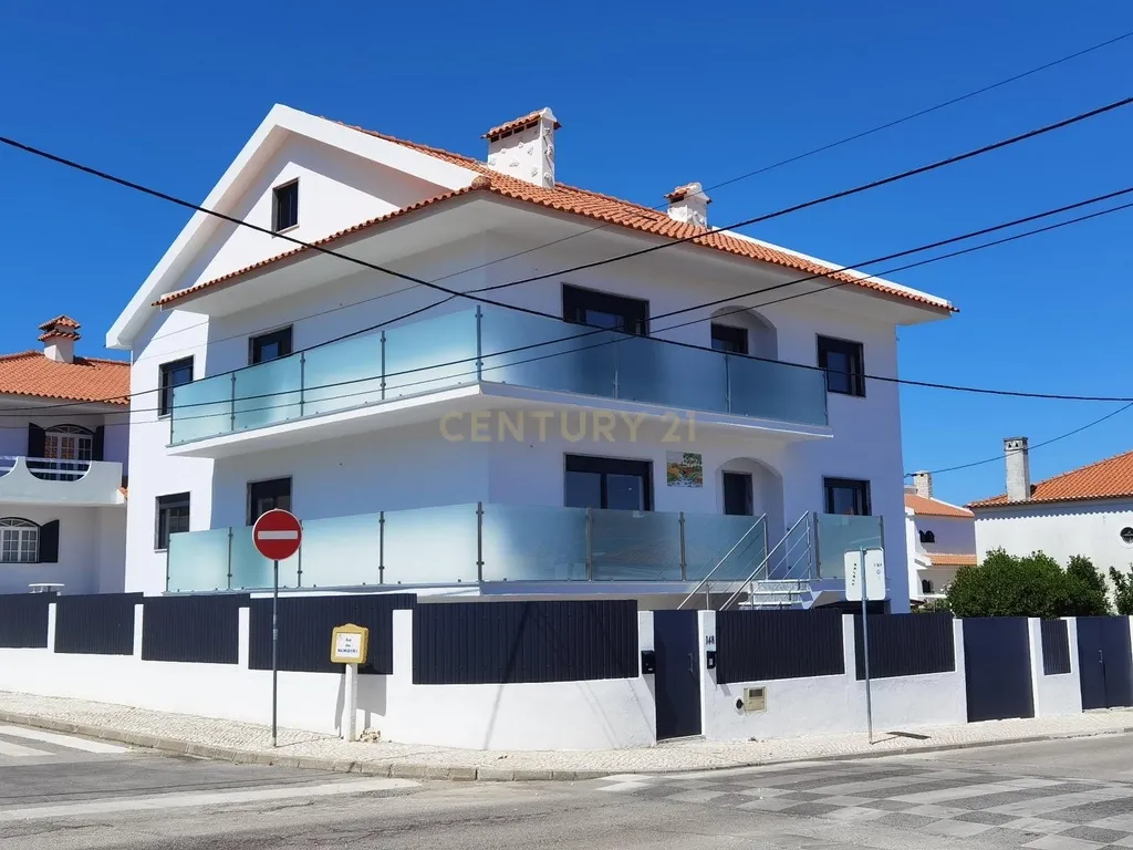 Moradia T8 Isolada - Aires - Palmela - Image 1