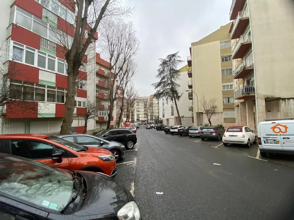 Apartamento T2 para Arrendamento - Image 2