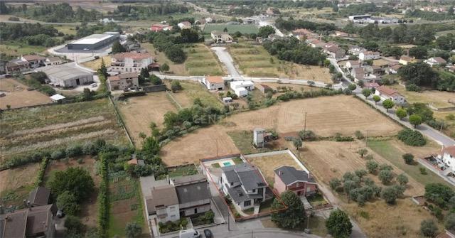 Moradia T4 com piscina - Image 1
