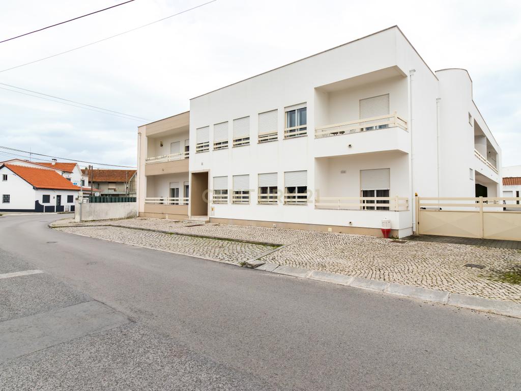 Apartamento T3, Rés do Chão, Marinha Grande - Image 1