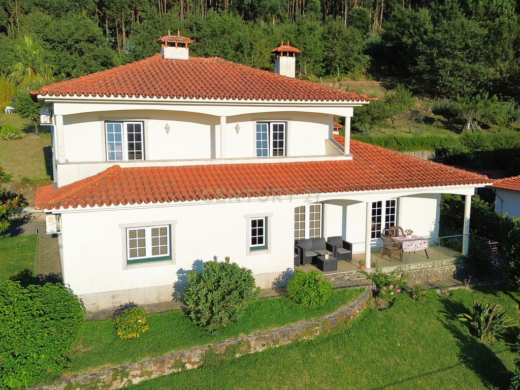 Propriedade com moradia T3 e piscina, Macieira de Cambra - Image 3