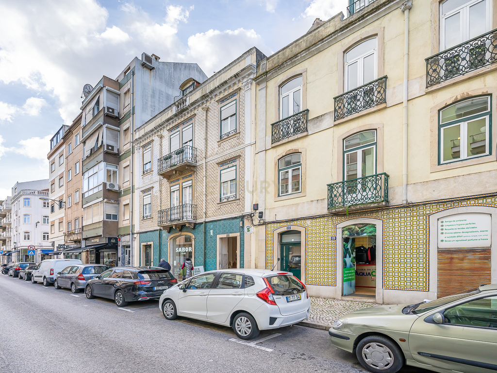 APARTAMENTO T2+1 COM TERRAÇO EM CAMPO DE OURIQUE - Image 13