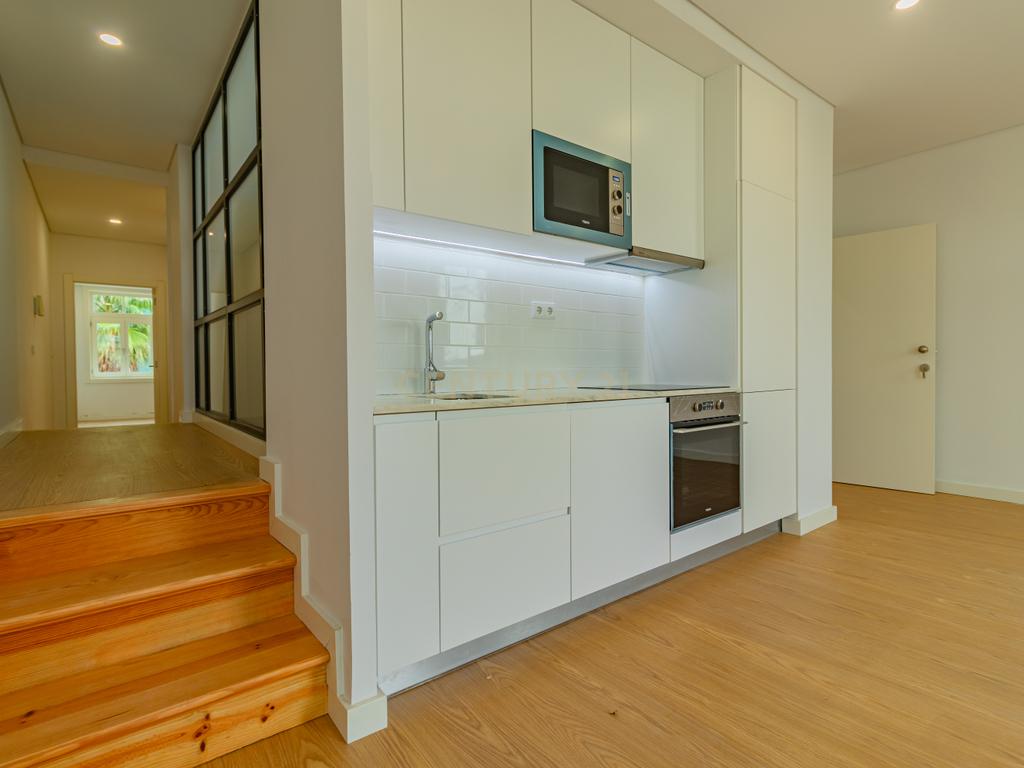 Apartamento T2 com Varanda  | Bonjardim | Porto - Image 1