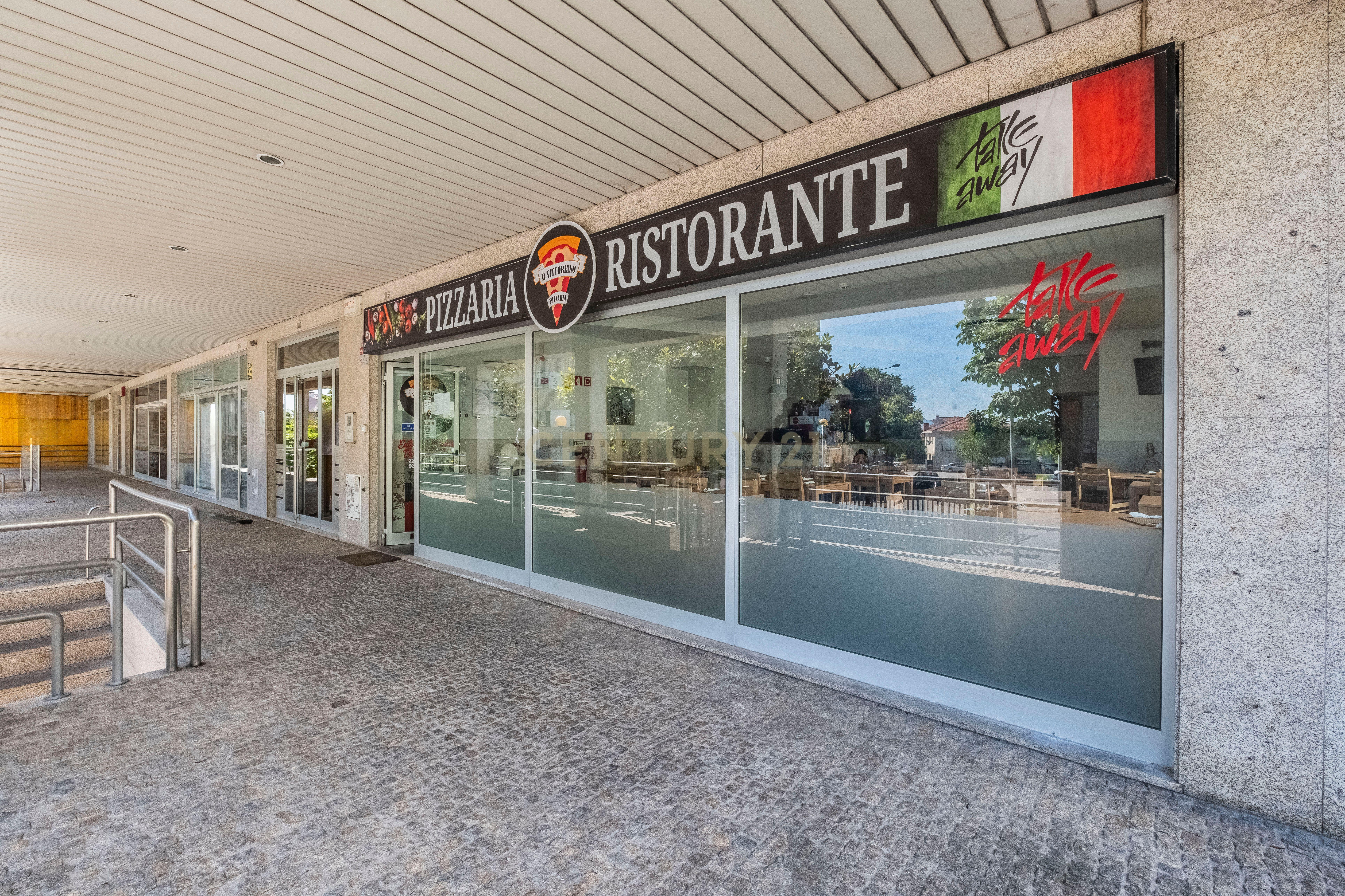 Trespasse de Pizzaria com esplanada em Águas Santas - Image 19