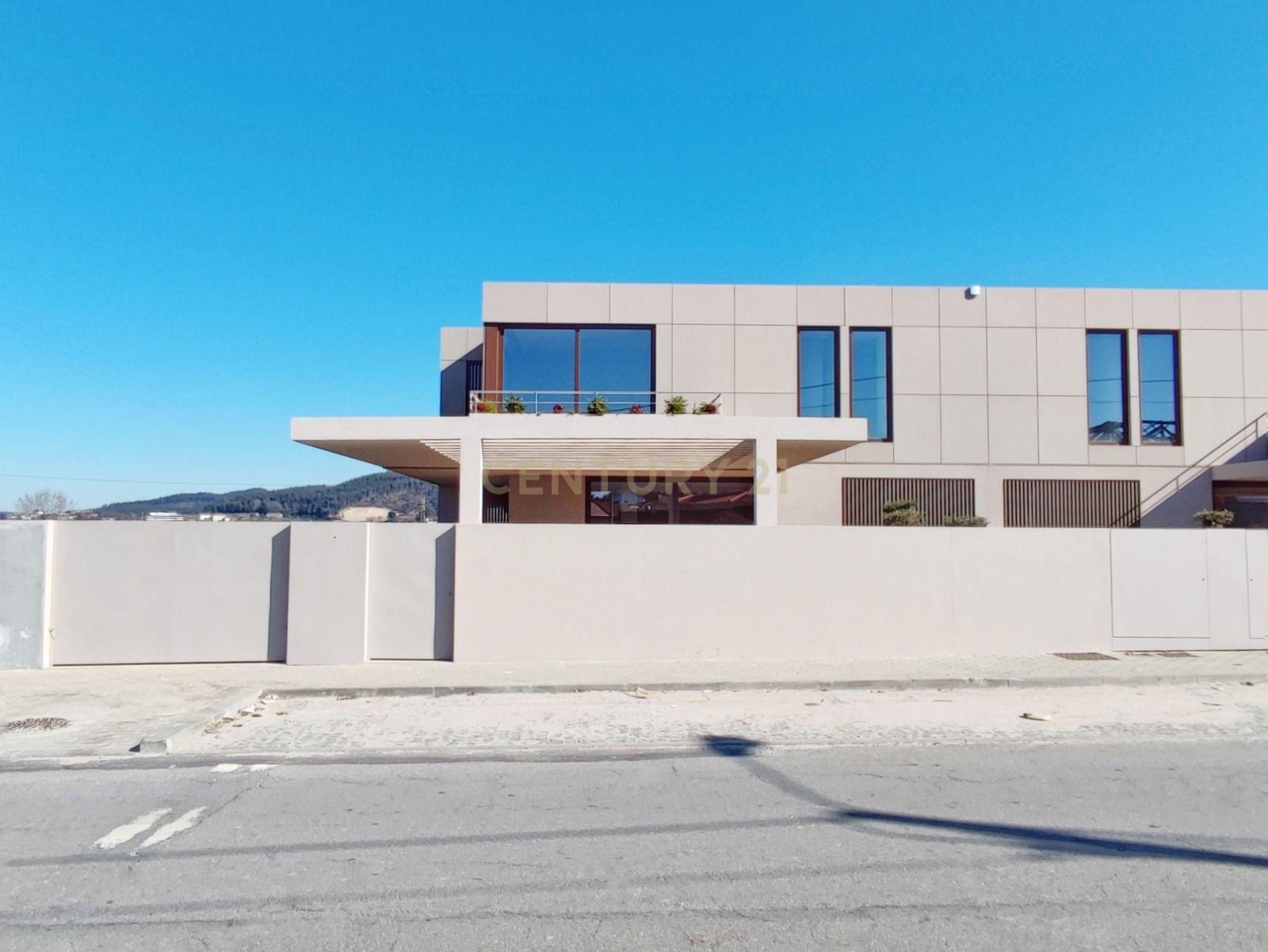 "Villas Jardim" | Moradia T4 | Construção Nova | 3 Frentes | Felgueiras - Image 1