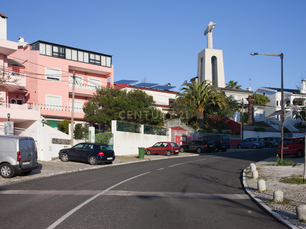 Apartamento de 2 assoalhadas totalmente remodelado na Cova da Piedade, Romeira, para Investimento. - Image 17