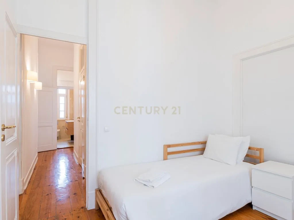 Descubra o Charme da Rua da Bombarda: T3 com Terraço e Vista Deslumbrante! - Image 16