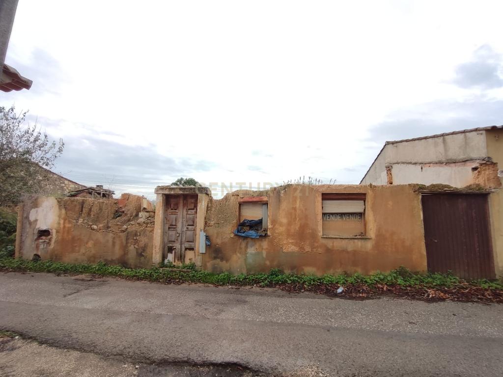Venda | Moradia T3 para reconstrução em Casais do Campo , Coimbra - Image 1