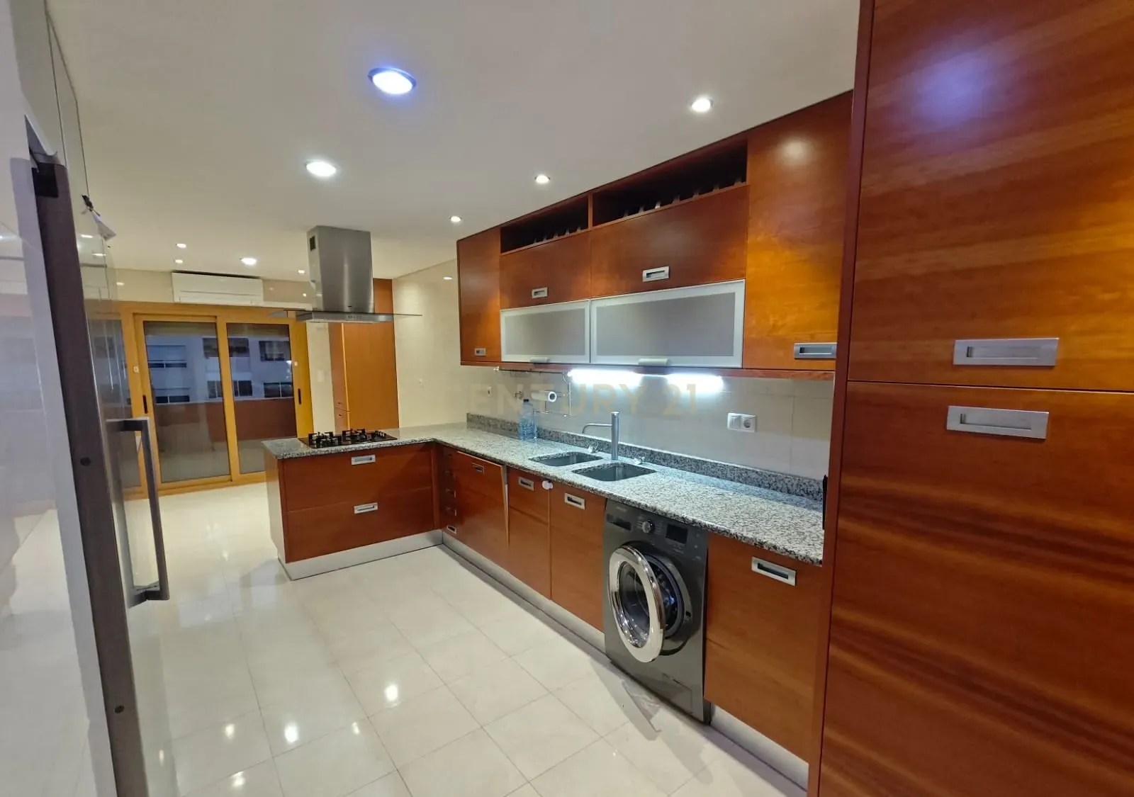 Apartamento de 3 assoalhadas, Box fechada e arrecadação, Póvoa de Santa Iria - Image 2
