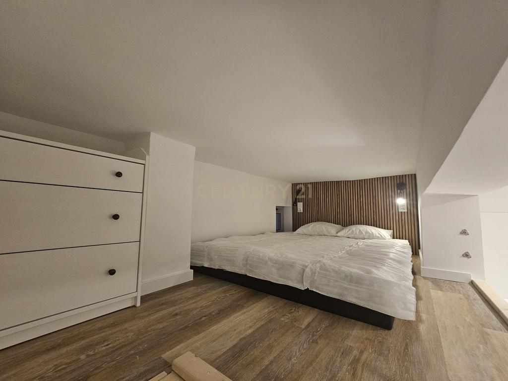 T0 + Mezzanine remodelado em Telheiras - Excelente localização - Image 1