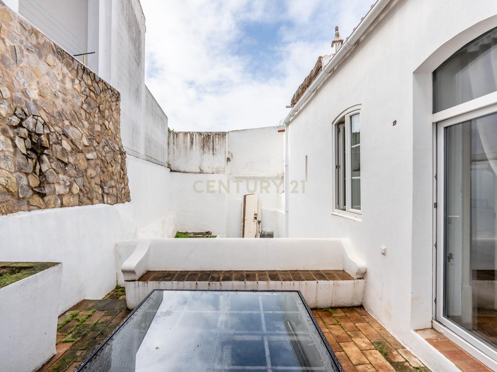 Casa Bicentenária no centro de Ferragudo, Algarve, para Venda, ideal quem procura o charme desta vila pitoresca - Image 10