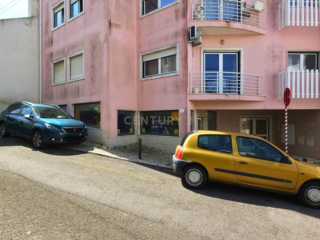 Loja Algés com 330 m2 - Image 3