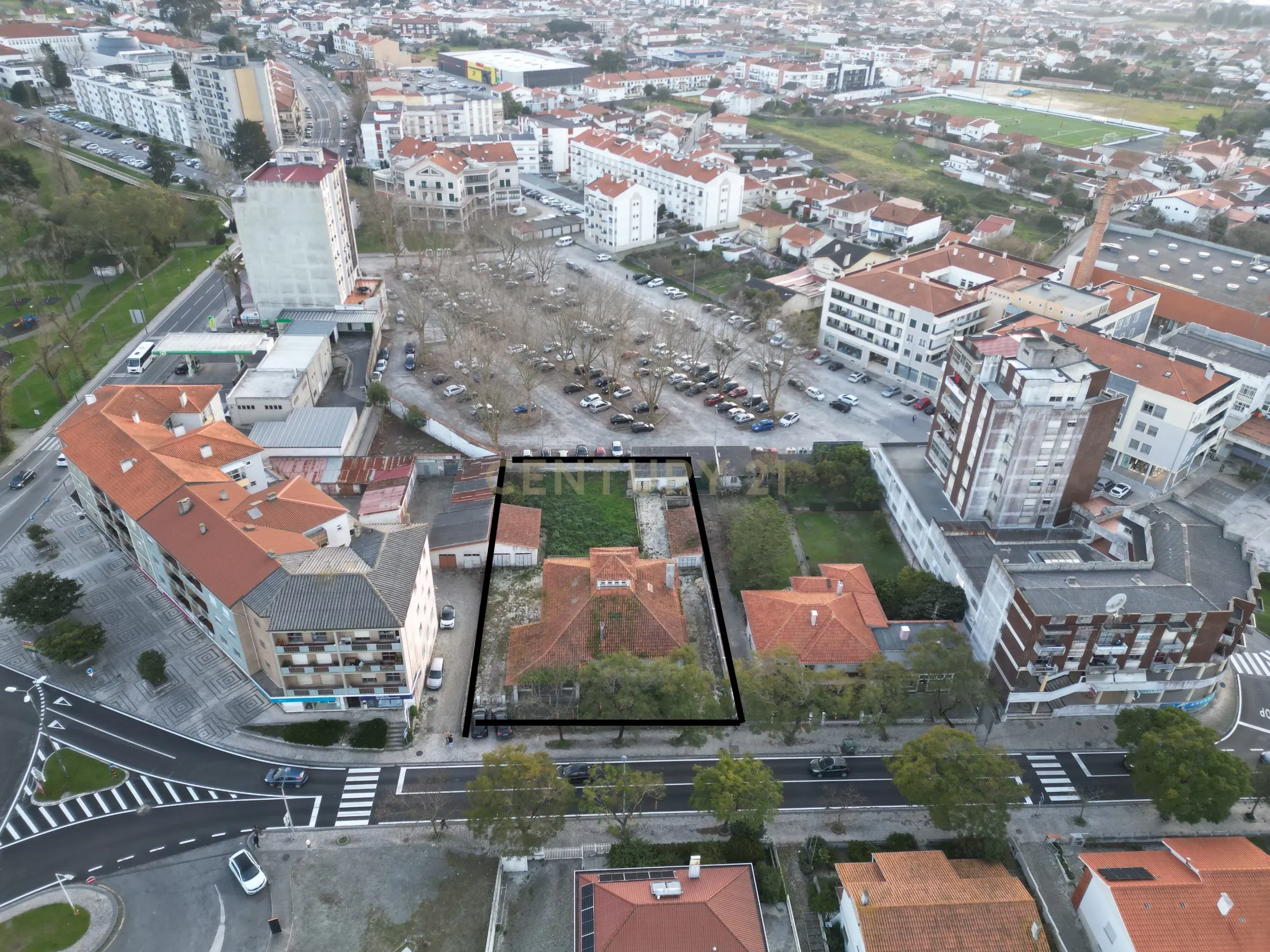 Investimento Único no Coração da Marinha Grande - Image 1