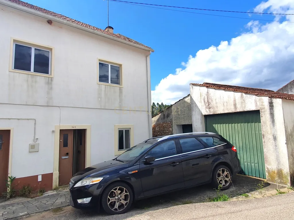 Moradia c/ Terreno e Anexos - Image 3