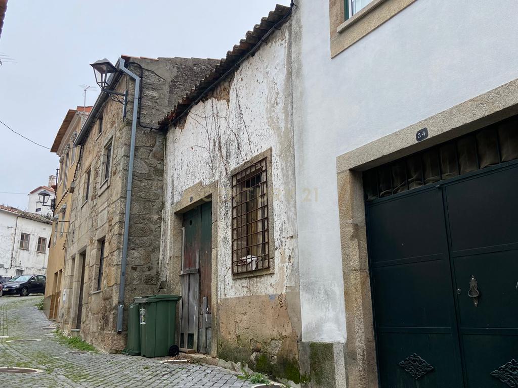 Moradia em ruína para recuperação total - Penamacor, Castelo Branco - Image 1