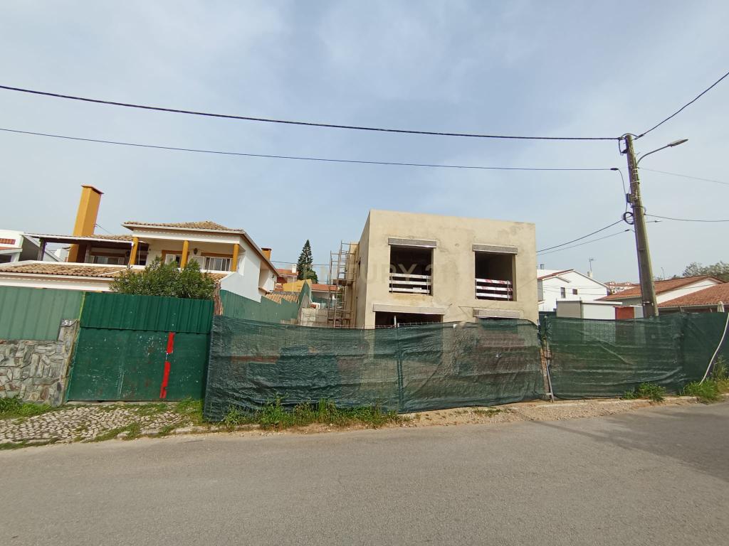 Moradia T4 Isolada Na Cotovia em Sesimbra. - Image 2