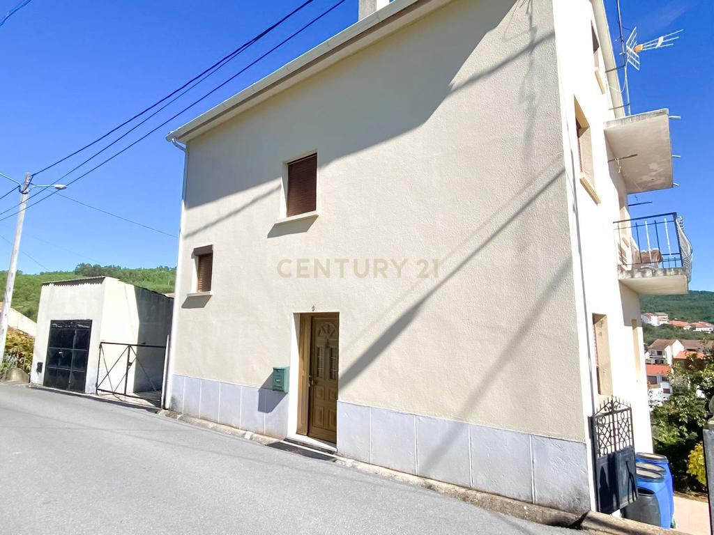 Moradia T3 no concelho da Covilhã - Image 1