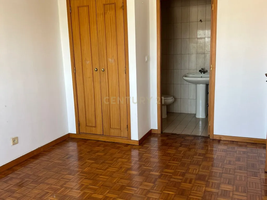 Apartamento T3 com elevador garagem dupla em São Vitor | ZTRE-01770 - Image 16