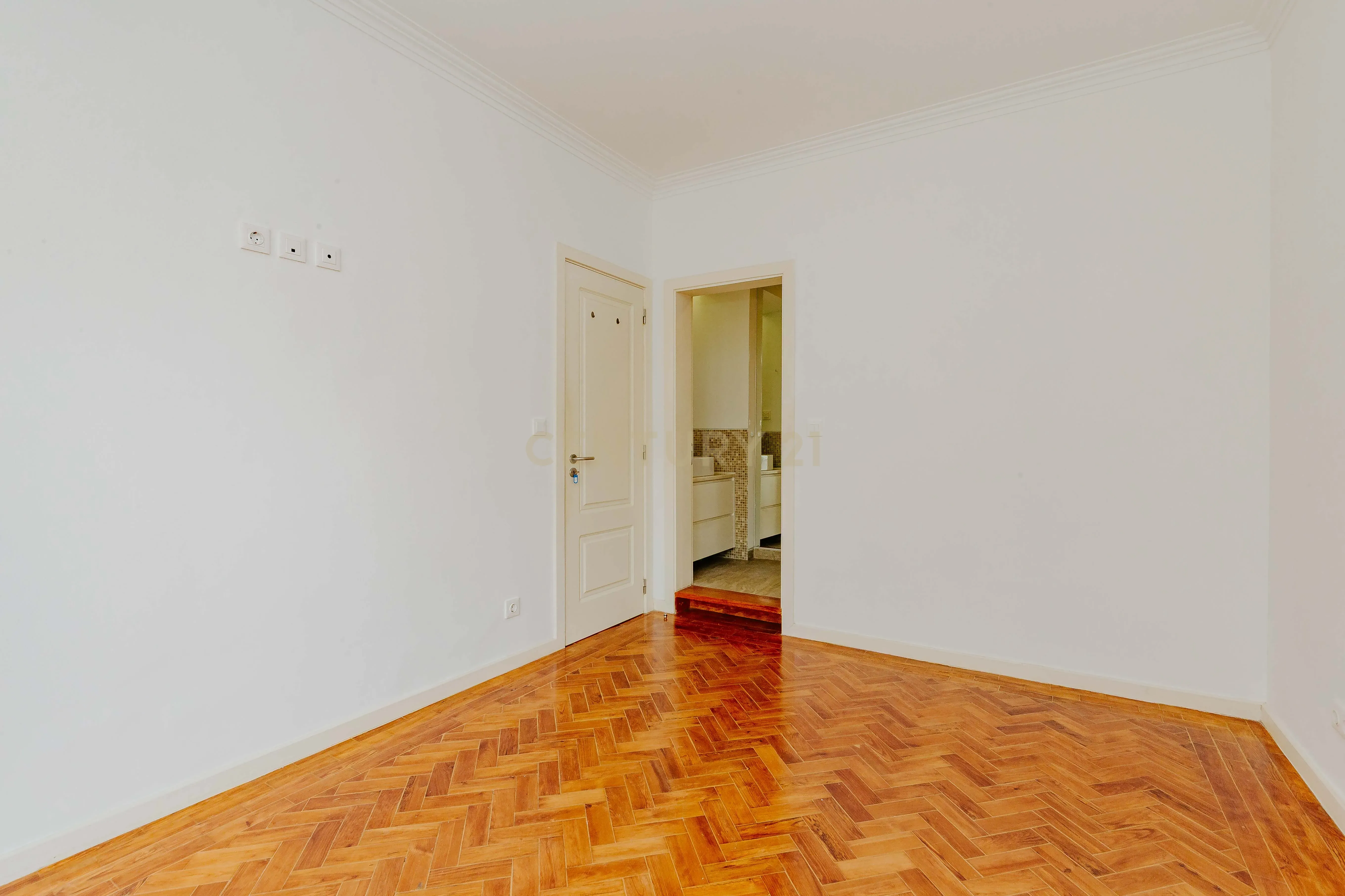 APARTAMENTO T5 REMODELADO SALDANHA LISBOA - Image 19