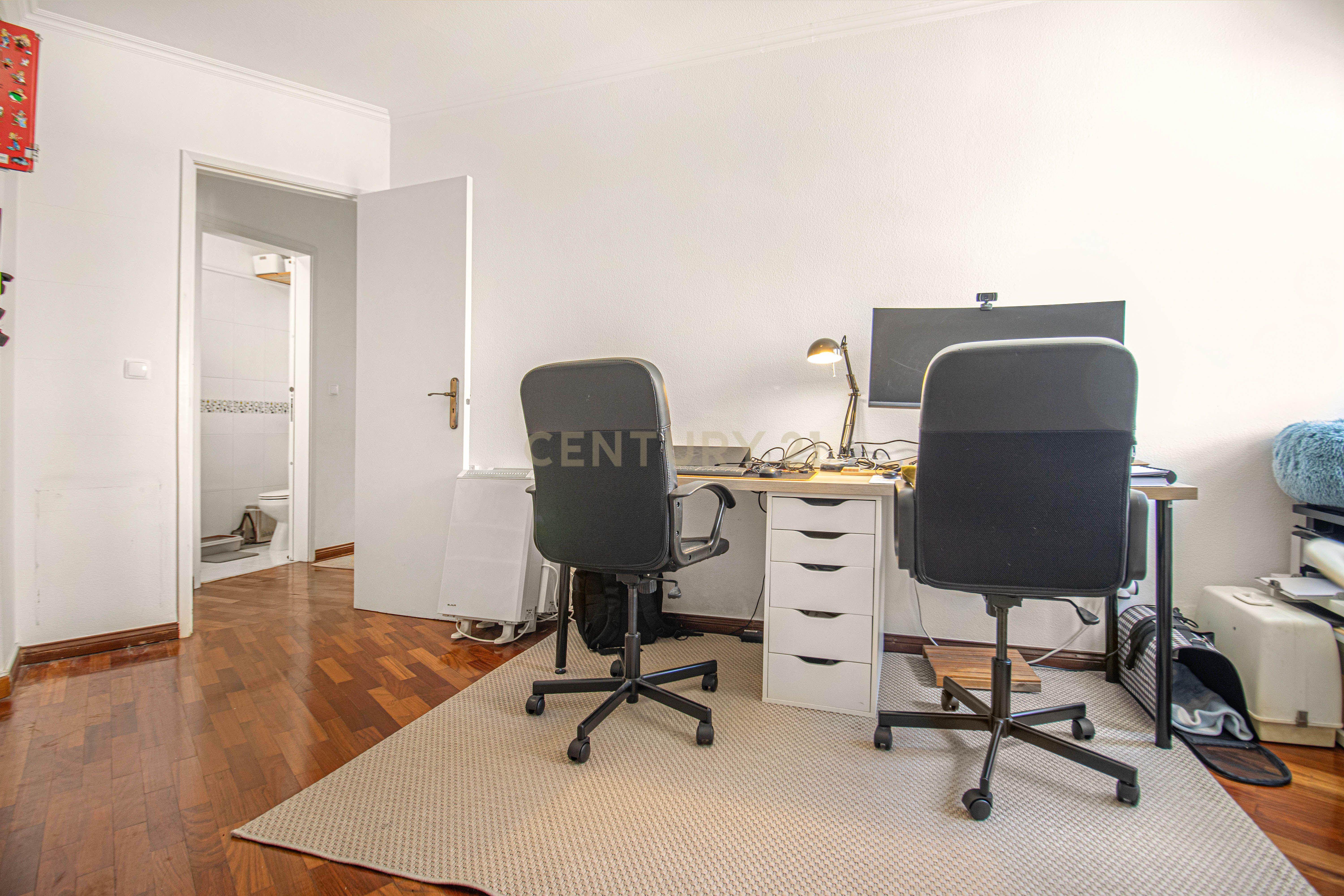 Apartamento T3 com Garagem - Ameixoeira - Image 21