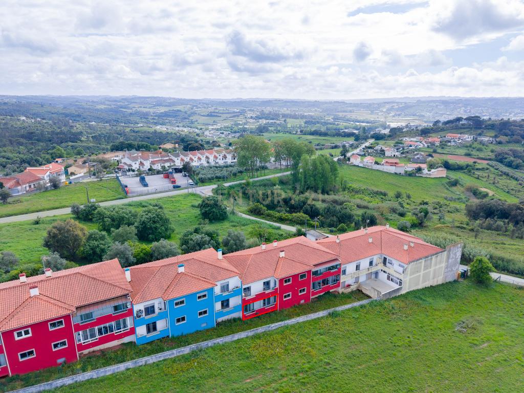 🌿 Oportunidade Única: T3 em Condomínio Fechado com Vista Deslumbrante e Máxima Tranquilidade! - Image 2