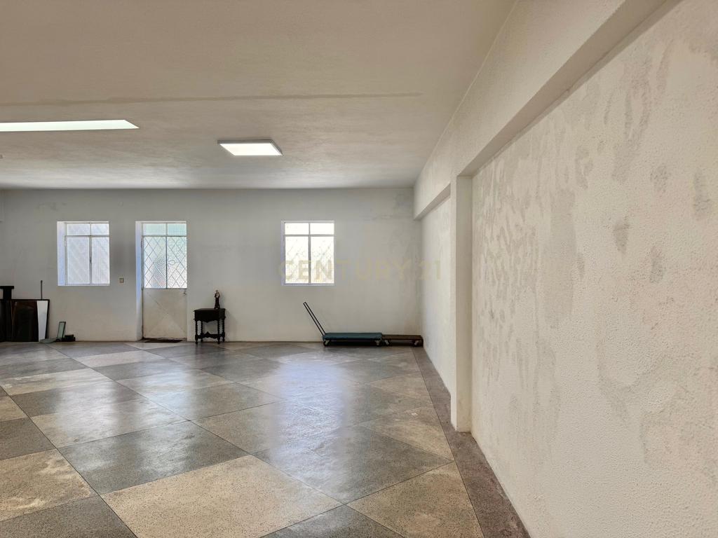 Loja com 250m2 no coração da cidade de Santo Tirso  - Image 8