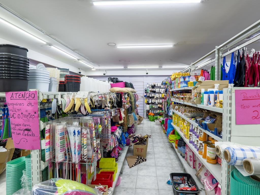 Loja Espaçosa em Matosinhos - Excelente Localização e Acessos - Image 12
