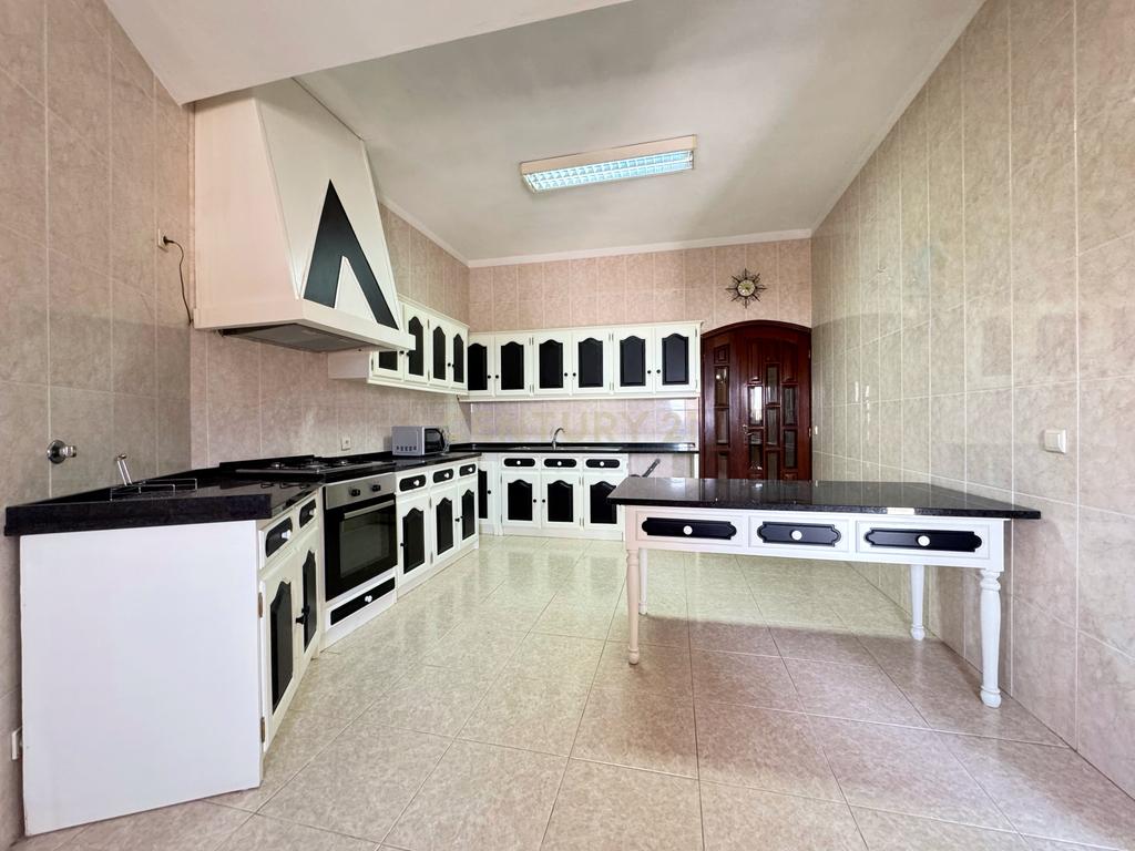 Moradia com 3 Apartamentos com área exterior em Vilela, Paços de Ferreira - Image 3