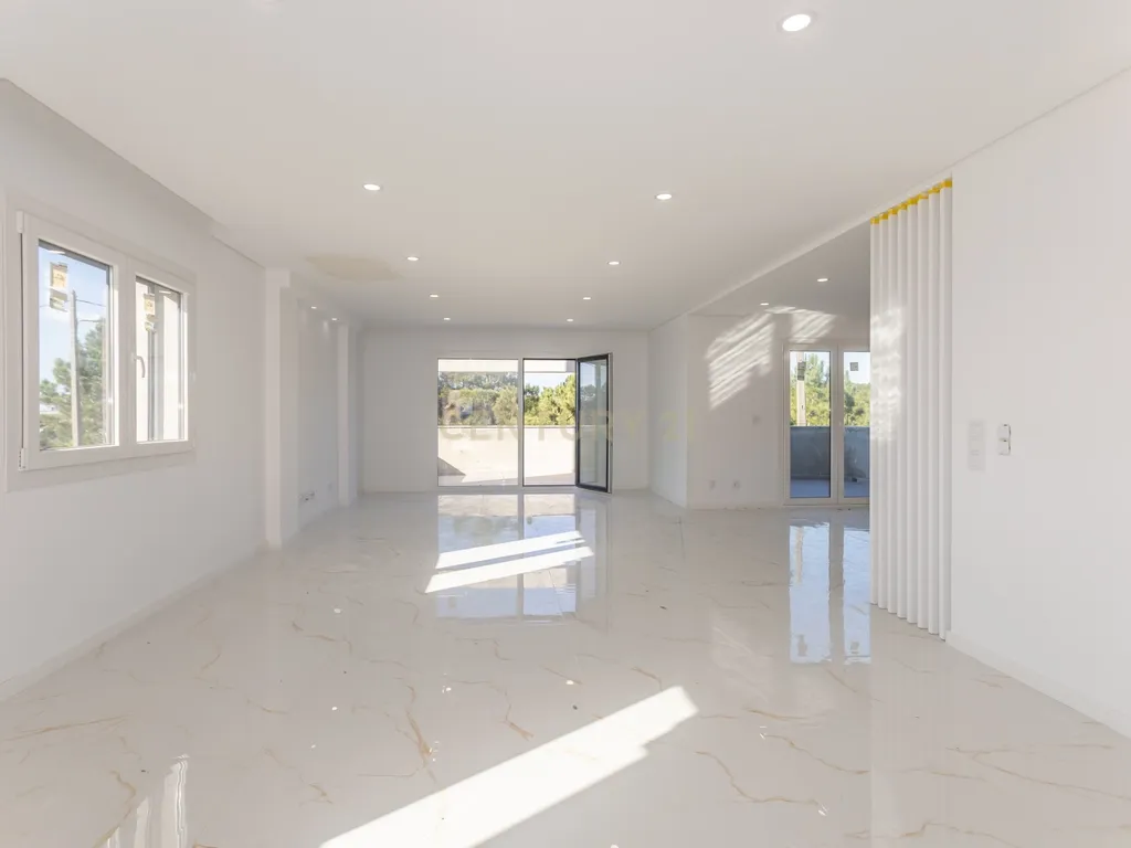 Carisma e boas áreas na sua Moradia Nova T4 Suites!!! no Pinhal do General - Image 5