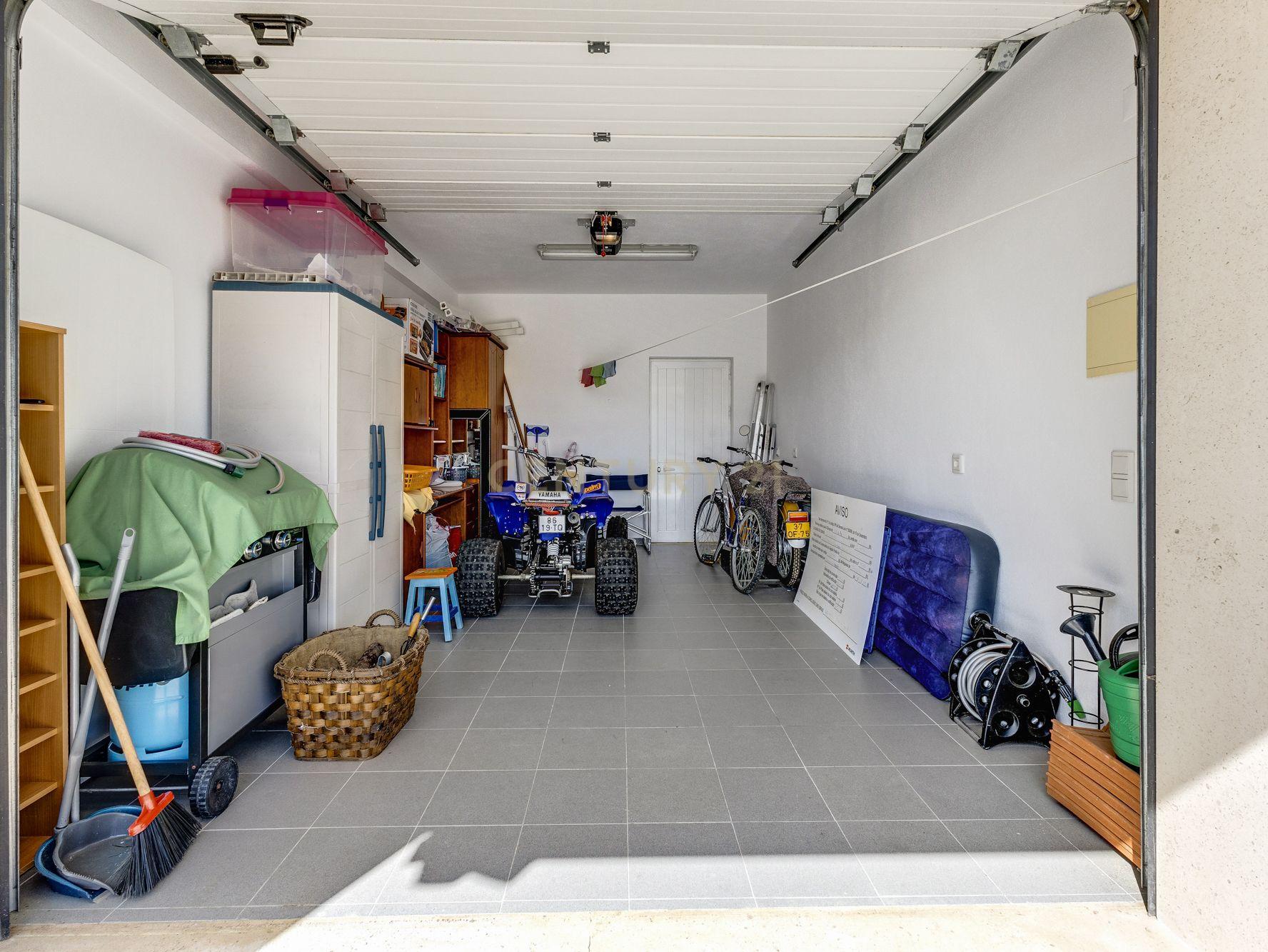 Casa Moderna em Vila de Rei com 4 Quartos e Segurança Avançada - Image 11