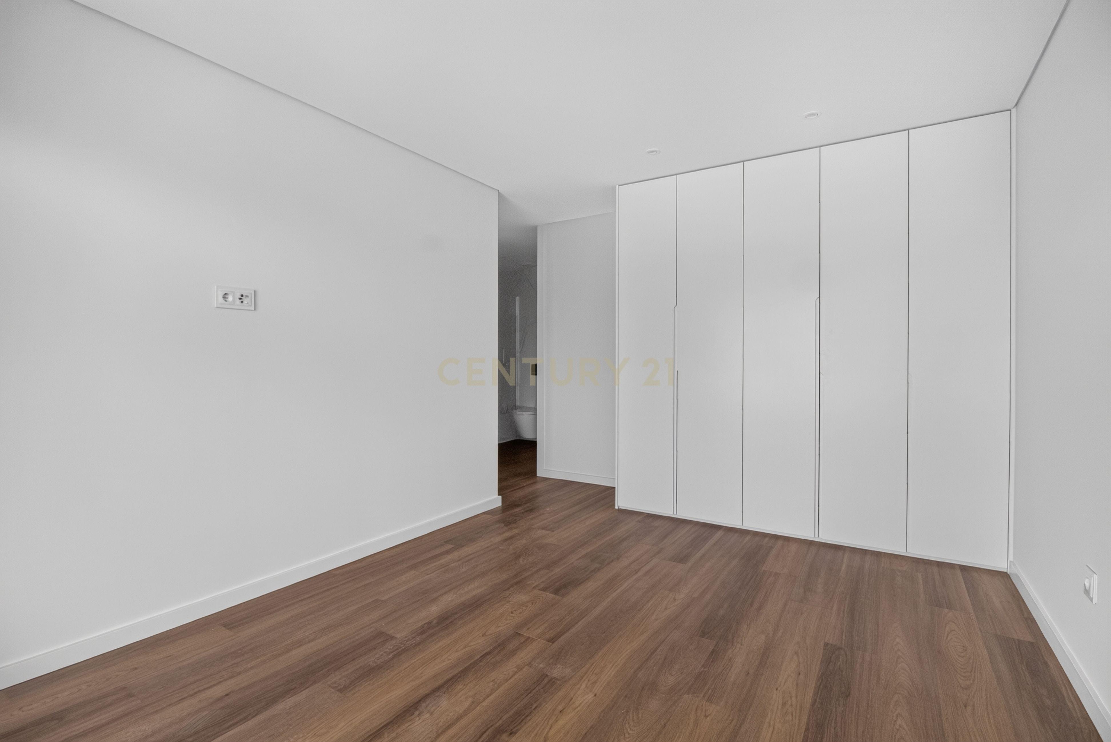 Fotografia 5 de T3 Novo em Ferreiros, Braga | Suíte e 2 Quartos com Closet e Varanda Panorâmica