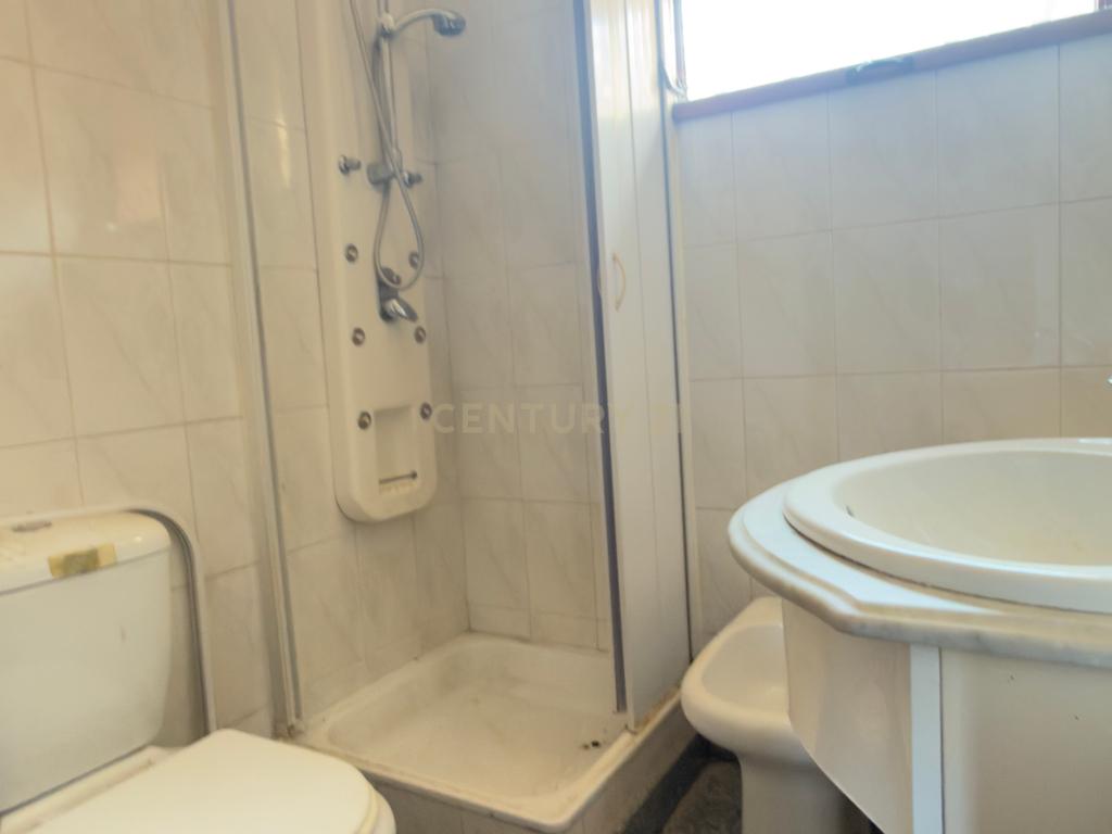 Moradia T3 Térrea para Remodelação | Excelente Oportunidade de Investimento junto ao Hospital de São João - Image 17