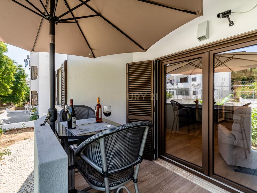 Apartamento T1  completamente remodelado com 2 varandas - Image 22