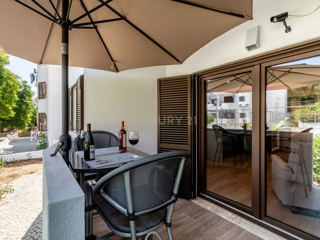 Apartamento T1 completamente remodelado com 2 varandas - Image 22