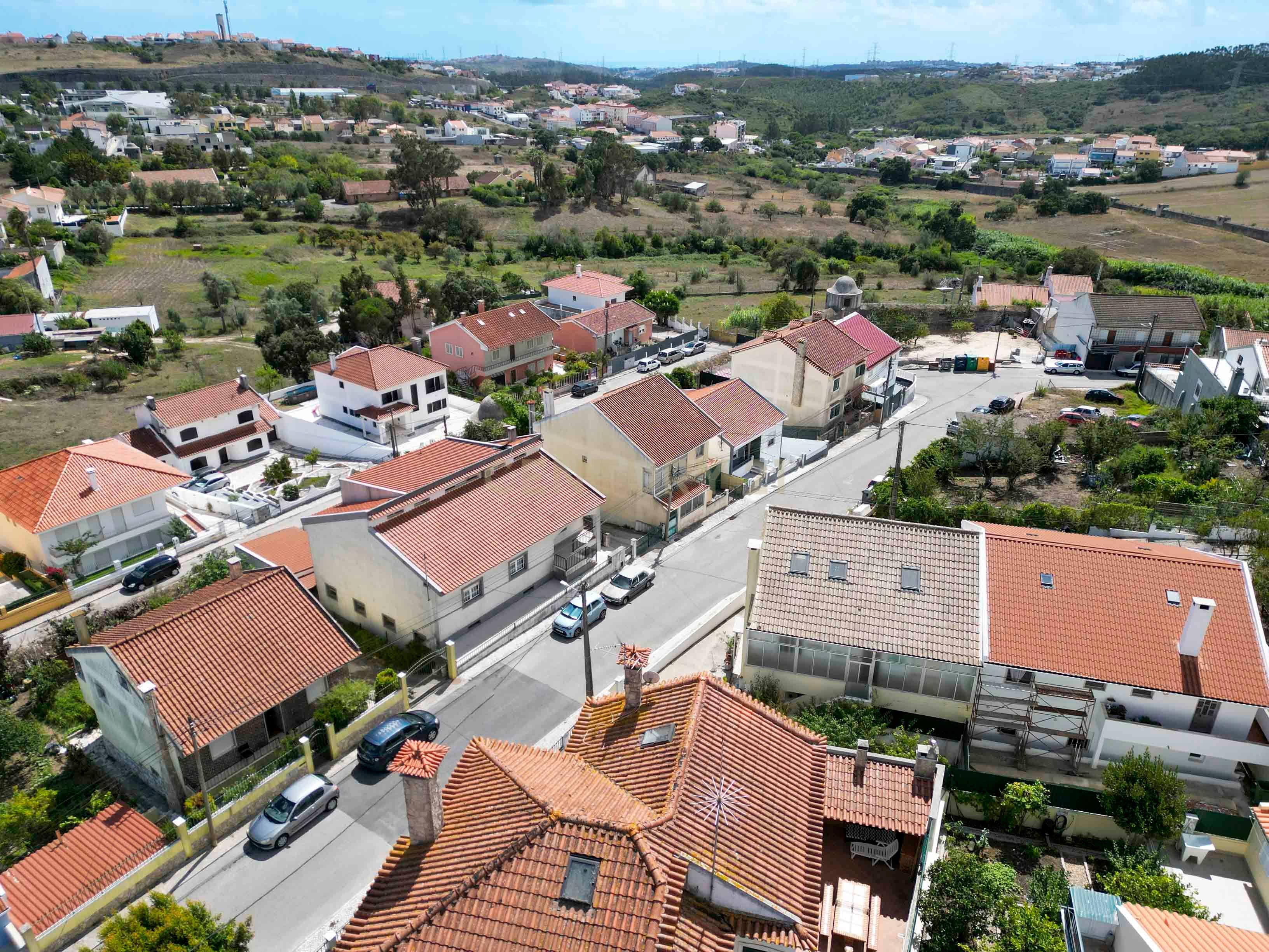 MORADIA T3 COM GARAGEM, LOGRADOURO E ESPAÇO PARA NEGÓCIO