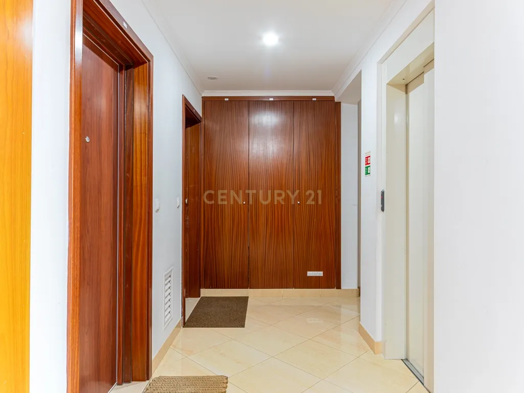 Apartamento T3 Remodelado na Horta dos Vimes - Viva com Conforto e Qualidade em Alenquer. - Image 6