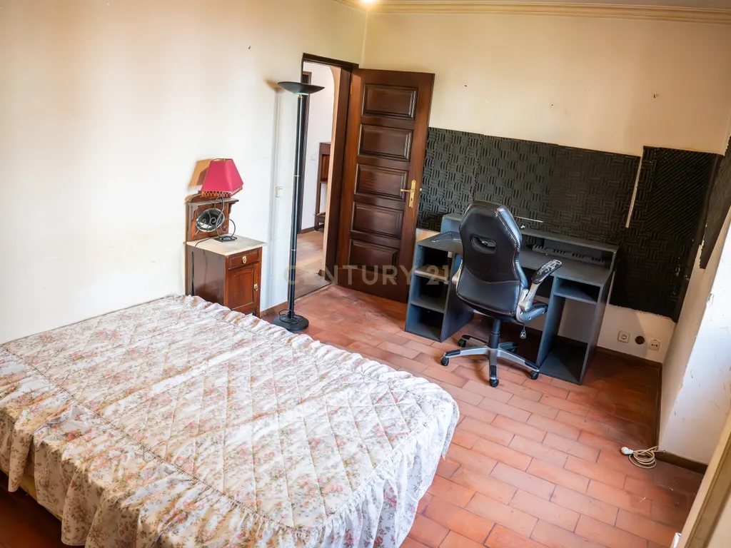 Moradia de charme T5 com Garagem e Terreno em Abrunheira, Sintra - Image 13