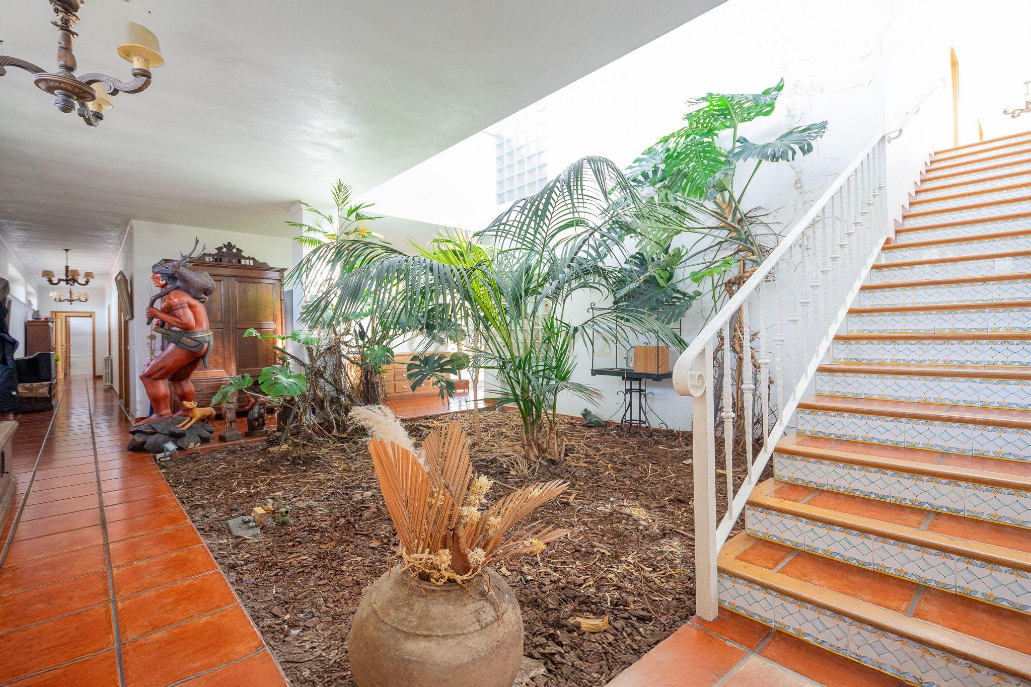 Moradia T5 com varanda coberta,terraço,piscina,jardim,poço,anexo e telheiro numa localização privilegada no centro de Lousã - Image 37