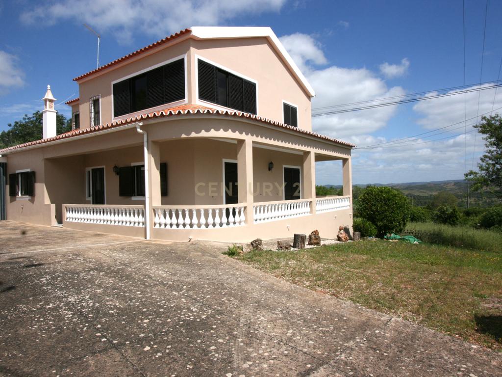 Propriedade de estilo tradicional T3+1, anexo e lote de 8080 m2 em Portela, São Bartolomeu de Messines - Image 1