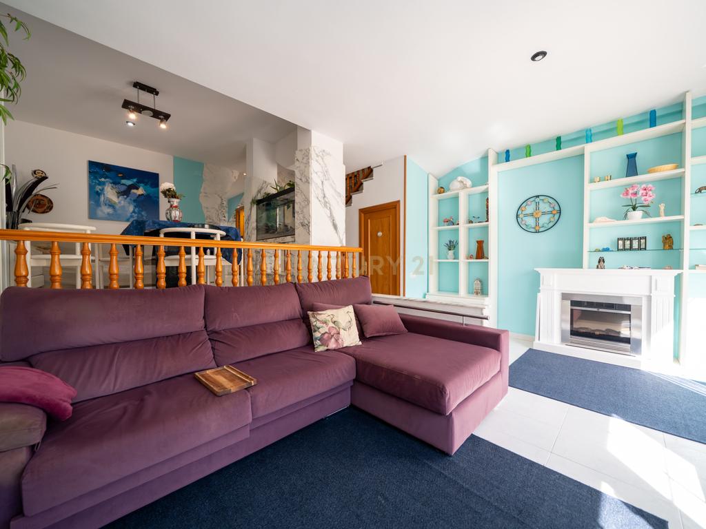 Apresentamos-lhe uma magnífica moradia em Cambrils — perfeita para quem procura conforto, estilo e excelente qualidade de vida na Costa Dourada. - Image 1