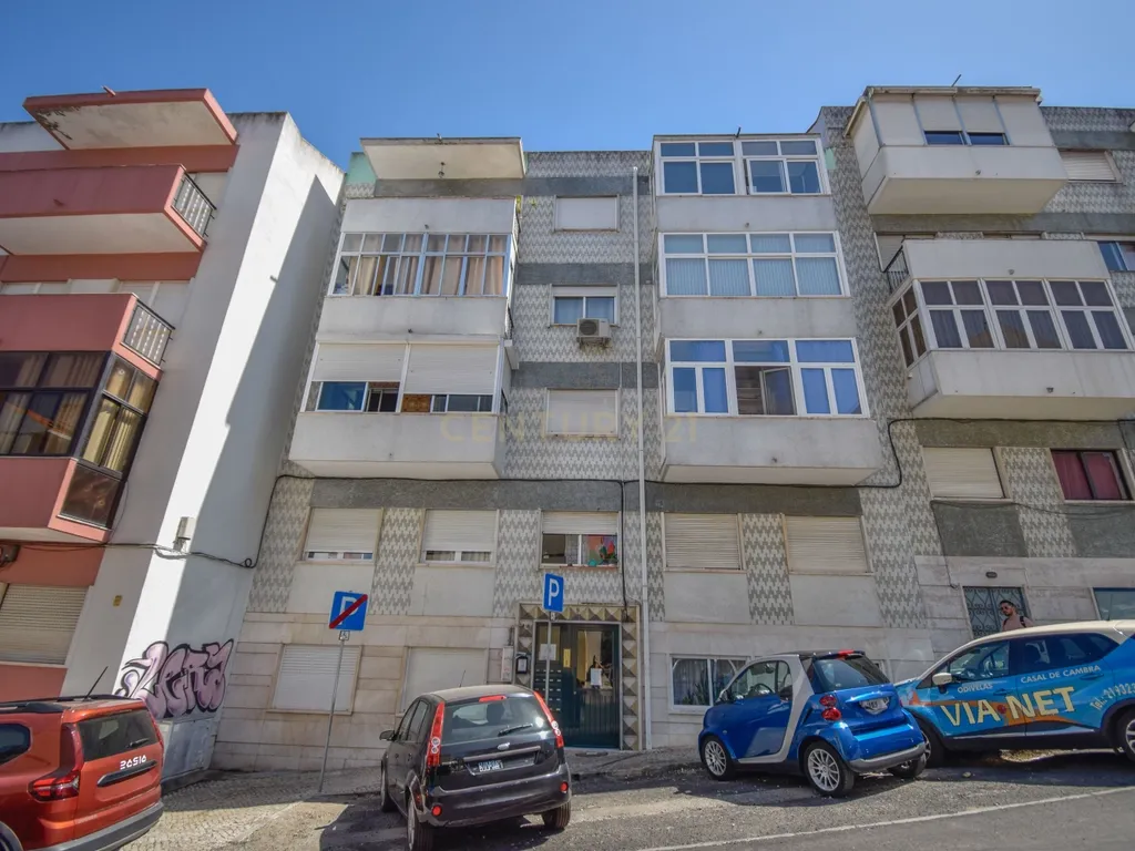 Apartamento T3 à Venda – Odivelas, Rua de Serpa Pinto | Junto ao Metro - Image 1