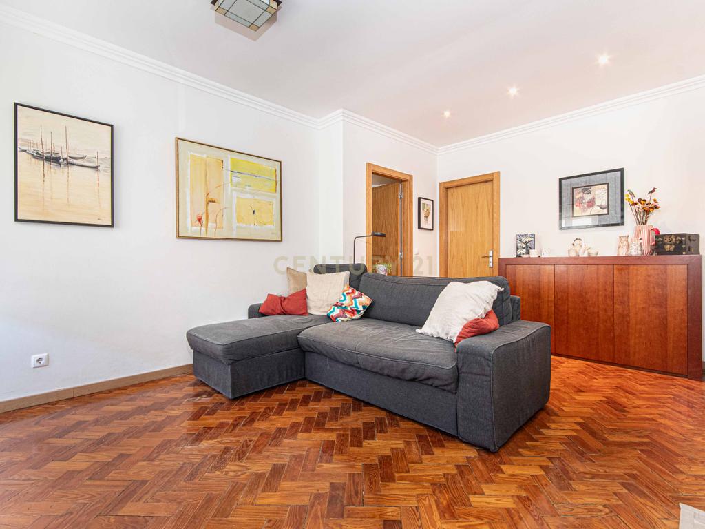 Apartamento T4 luminoso em Alvalade que combina estilo e localização premium - Image 17