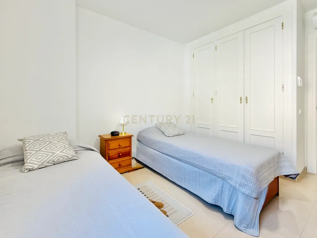 2 quartos | 2 casas de banho | Terraço com vistas para o mar, o golfe e os pores do sol - Image 35